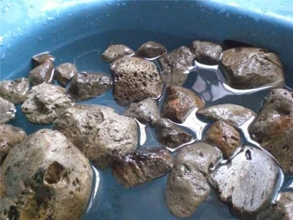 他用漱口水泡脚看傻大家！但最后竟有超厉害效果！