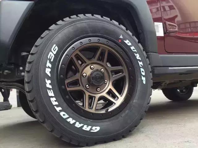 车子陷入沙子里不用怕,车子陷进淤泥里如何自救