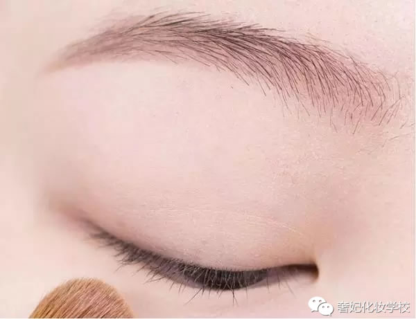 戚薇的妆容教程,戚薇湿发烟熏妆