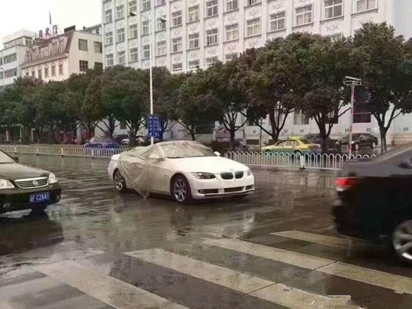 敞篷车遇到雨天怎么开,开敞篷车下雨