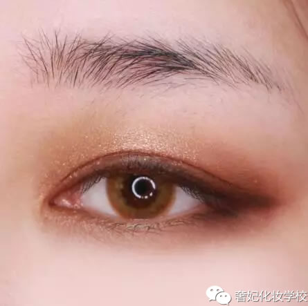 戚薇的妆容教程,戚薇湿发烟熏妆