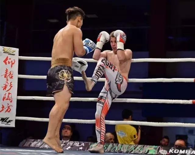 中国小将擂台打倒日本选手,中国小将逆转罗马