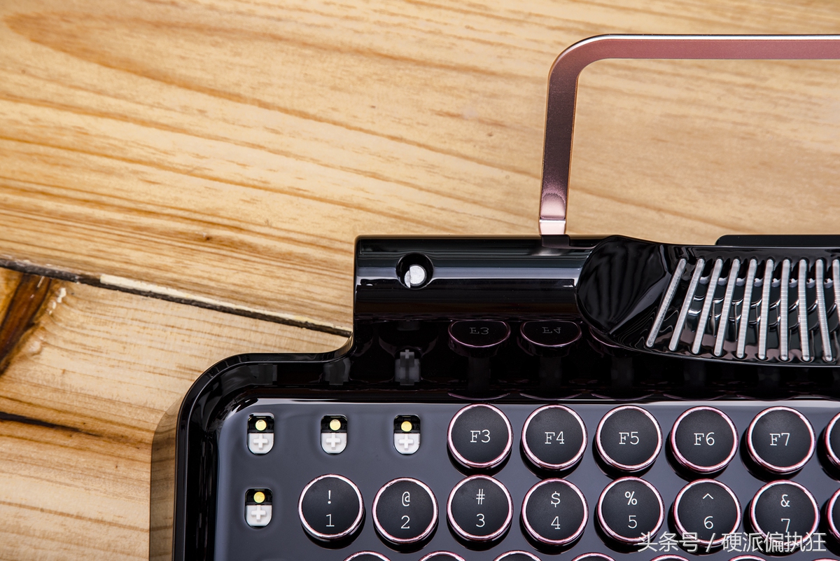 樱桃有一款铁的机械键盘,樱桃新款机械键盘