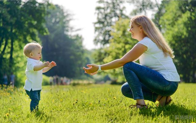 学步车对孩子有什么用,宝宝用学步车腿真的会o型吗