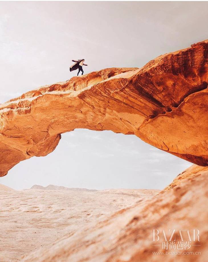 旅行照这么摆pose就很好看,出门旅游拍照姿势ins