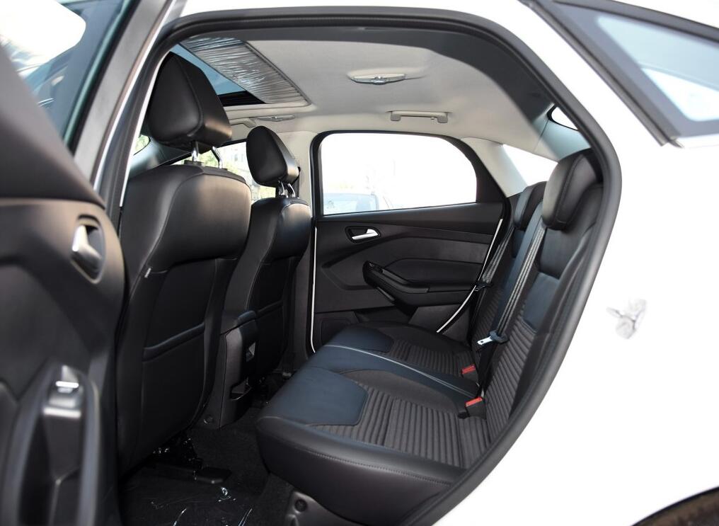 2017款福克斯1.6两厢手动挡油耗,2012款福克斯自动风尚三厢1.6油耗