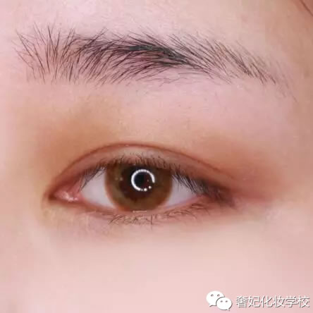 戚薇的妆容教程,戚薇湿发烟熏妆