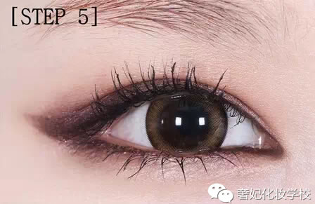 戚薇的妆容教程,戚薇湿发烟熏妆