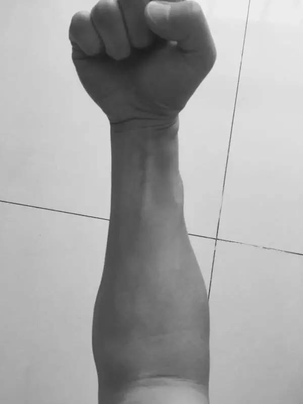 高远球的击球点是不是在头顶,高远球的击球点在哪个位置