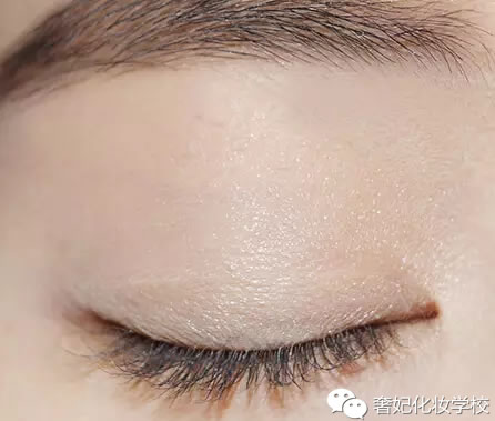 戚薇的妆容教程,戚薇湿发烟熏妆