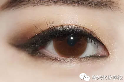 戚薇的妆容教程,戚薇湿发烟熏妆