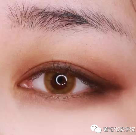 戚薇的妆容教程,戚薇湿发烟熏妆