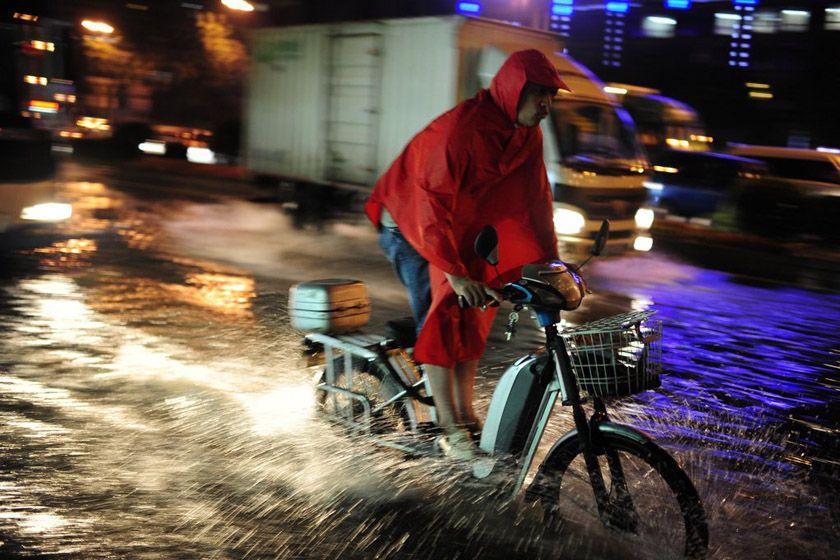 下雨天太旱了怎么办,下雨天暴雨关注什么
