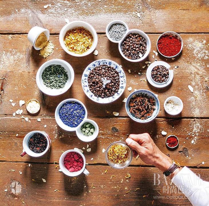 旅行照这么摆pose就很好看,出门旅游拍照姿势ins