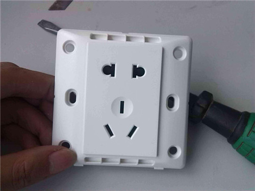 墙壁上的水龙头开关如何拆卸,墙壁三联开关面板拆卸图解