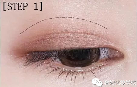 戚薇的妆容教程,戚薇湿发烟熏妆