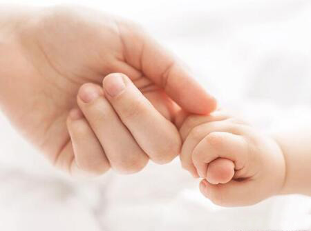 宝宝指甲颜色看起来不均匀,宝宝指甲发黄是什么预兆