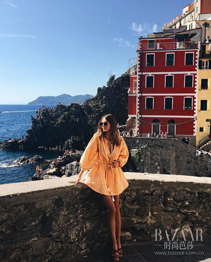 旅行照这么摆pose就很好看,出门旅游拍照姿势ins