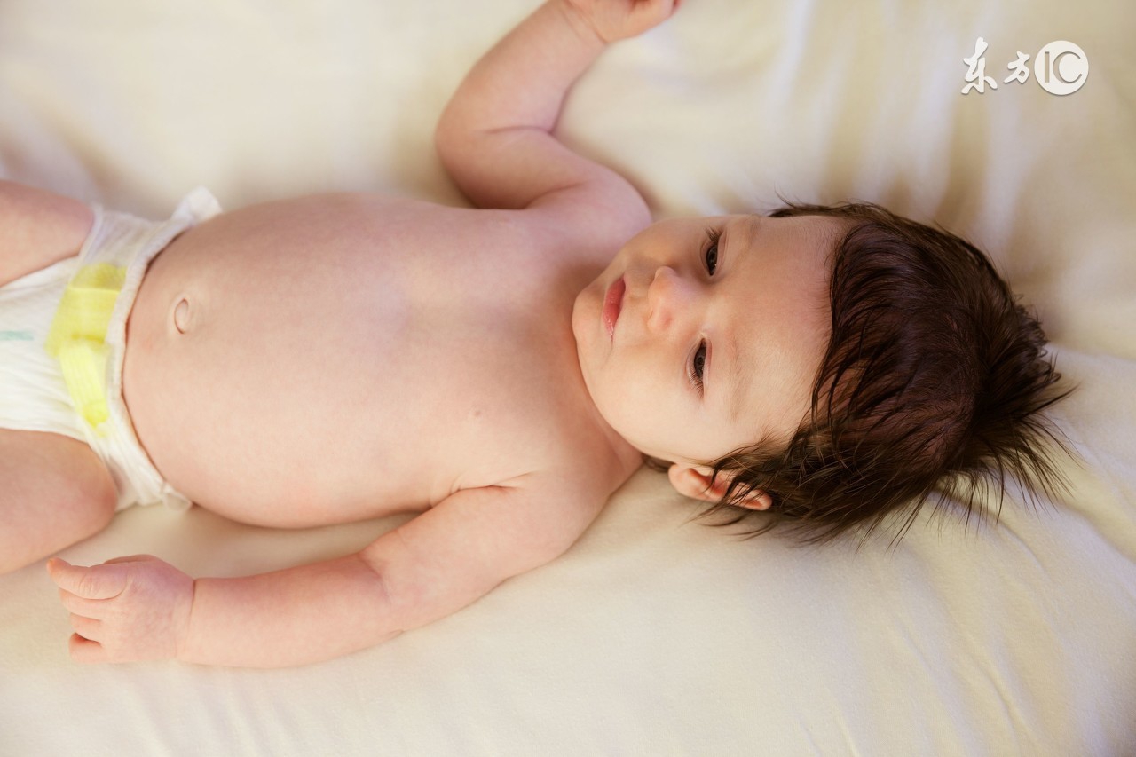 怎么判断宝宝发烧是不是幼儿急疹,宝宝人生中第一次发烧