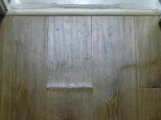 地板大面积拱起补救的办法,地板接缝凸起和裂缝怎么处理