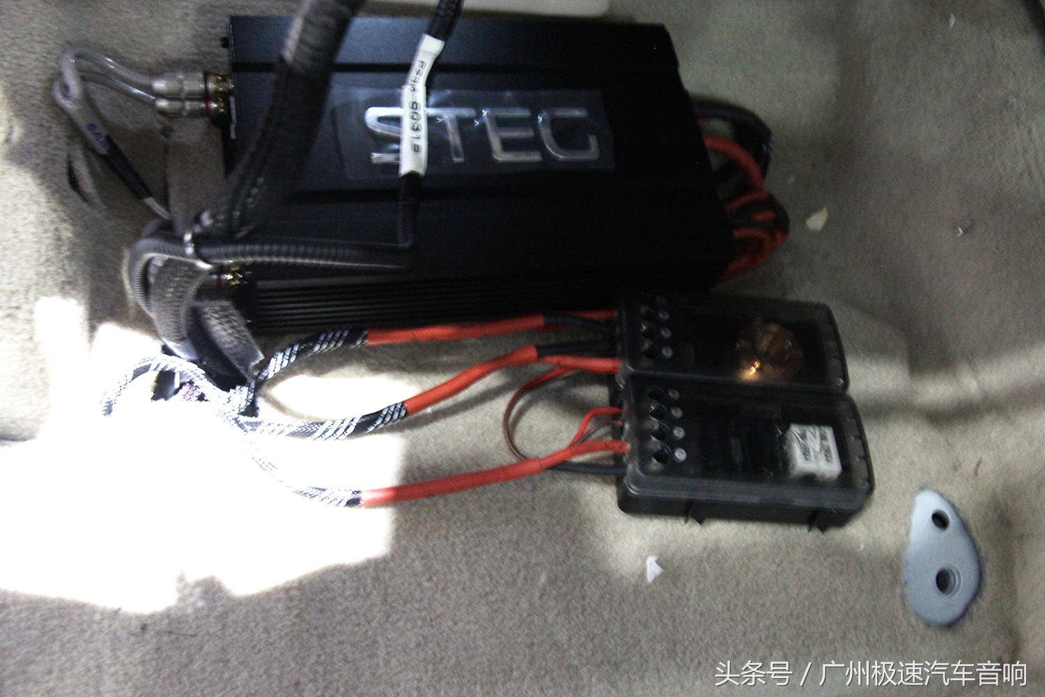 理智的征服越野三兄弟：老大哥兰德酷路泽，享受音响的魅力