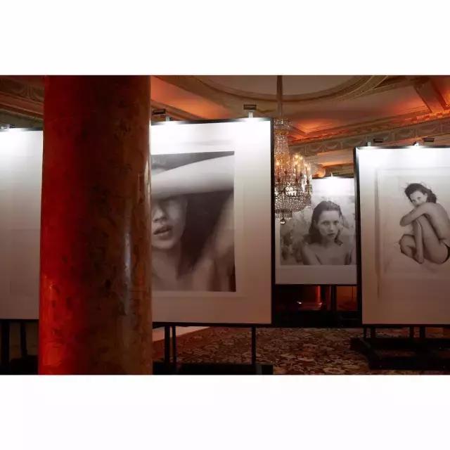 katemoss代言的女装,katemoss只穿面纱