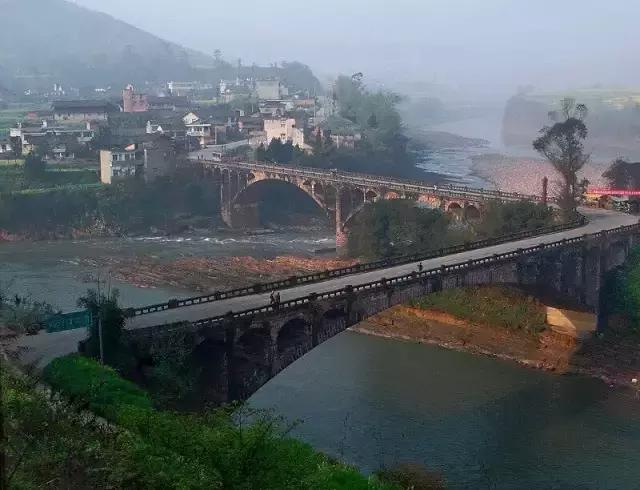 神秘川藏线上的民间小吃——锅圈子