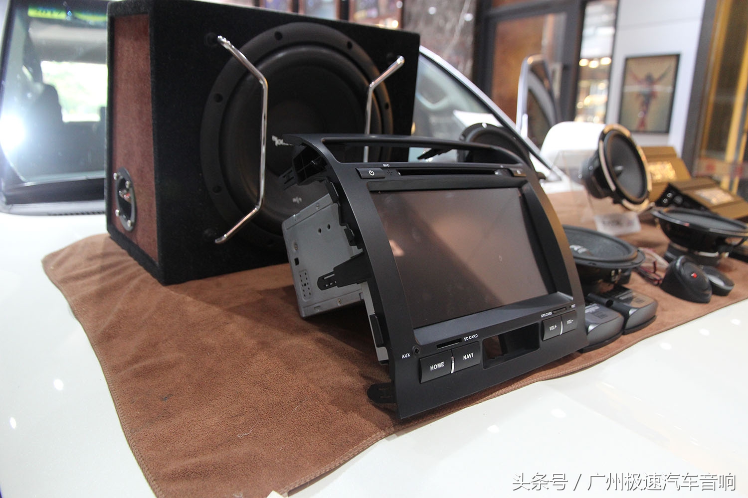 理智的征服越野三兄弟：老大哥兰德酷路泽，享受音响的魅力