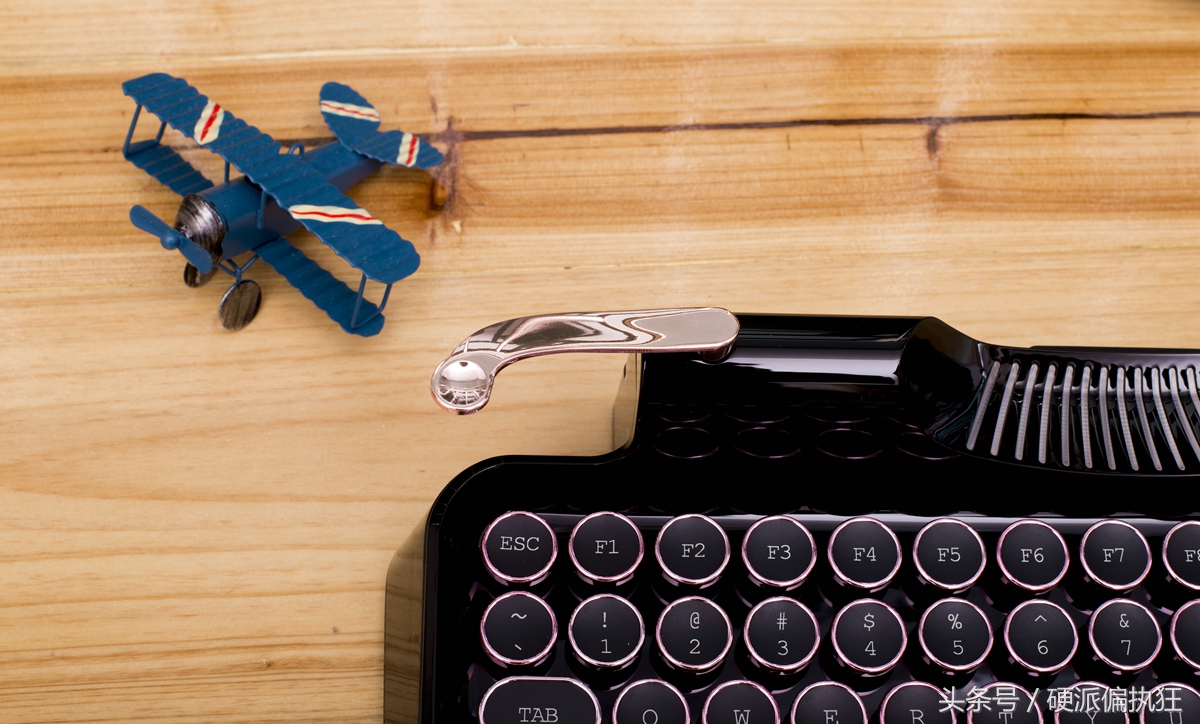 樱桃有一款铁的机械键盘,樱桃新款机械键盘