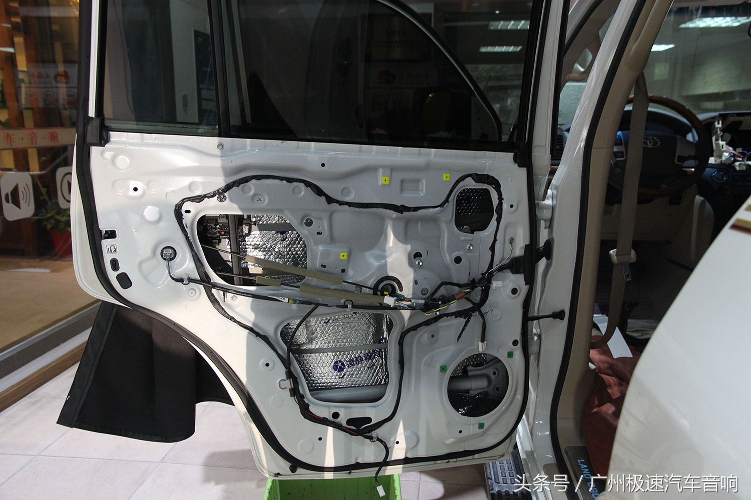 理智的征服越野三兄弟：老大哥兰德酷路泽，享受音响的魅力