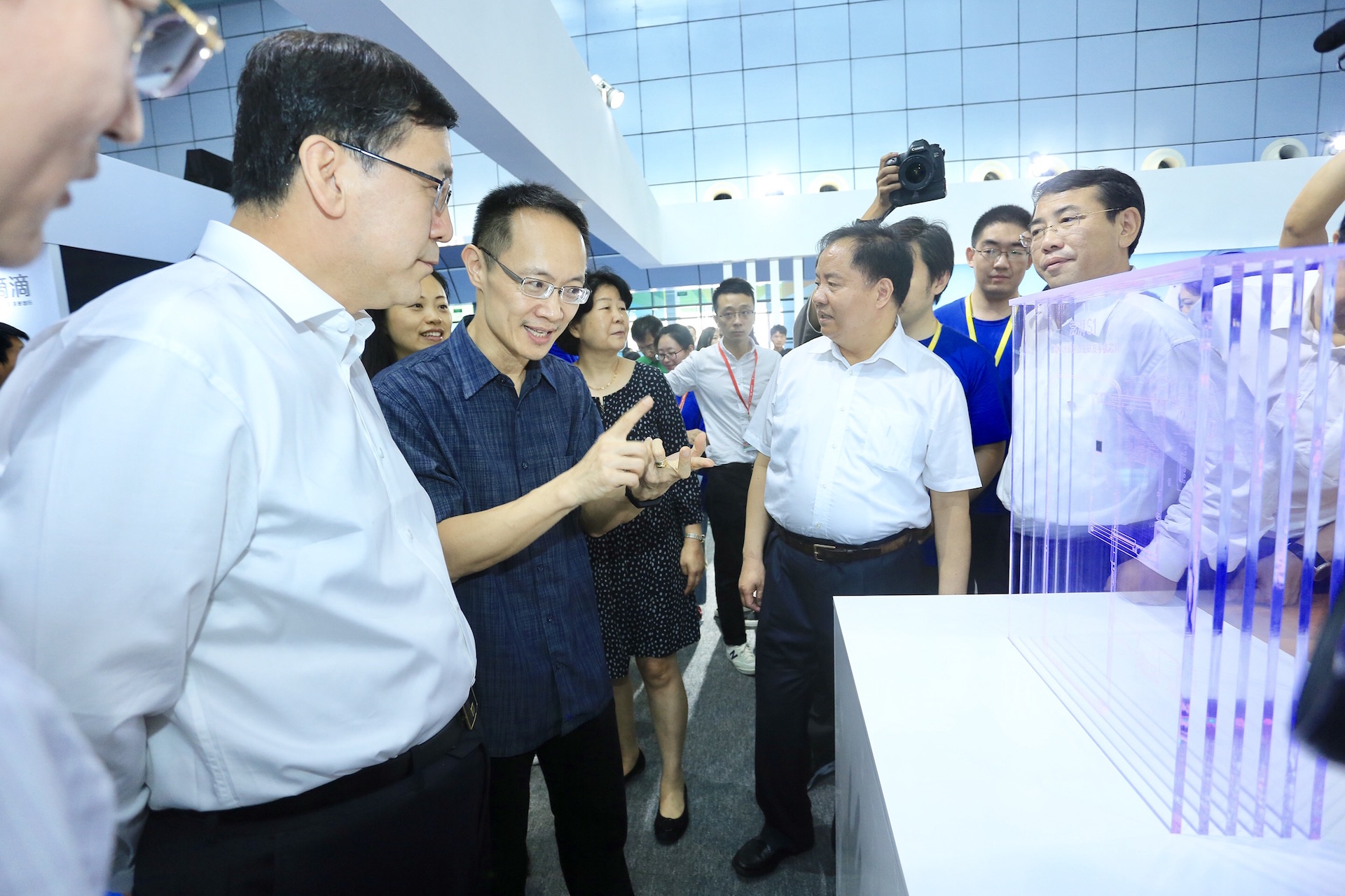 小米6经常死机跟电池有关吗,央视小米死机