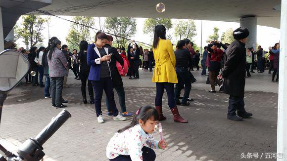 骑着雅马哈踏板摩托车周游世界,骑雅马哈天剑125回家