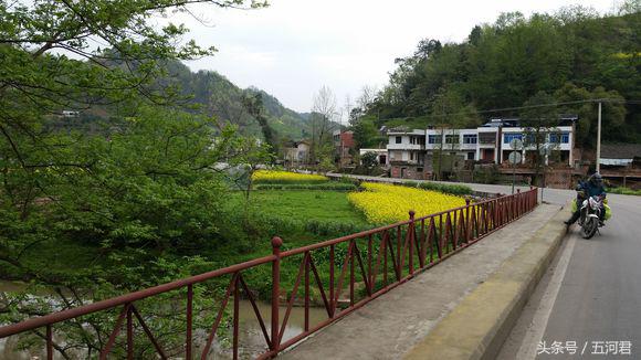 骑着雅马哈踏板摩托车周游世界,骑雅马哈天剑125回家