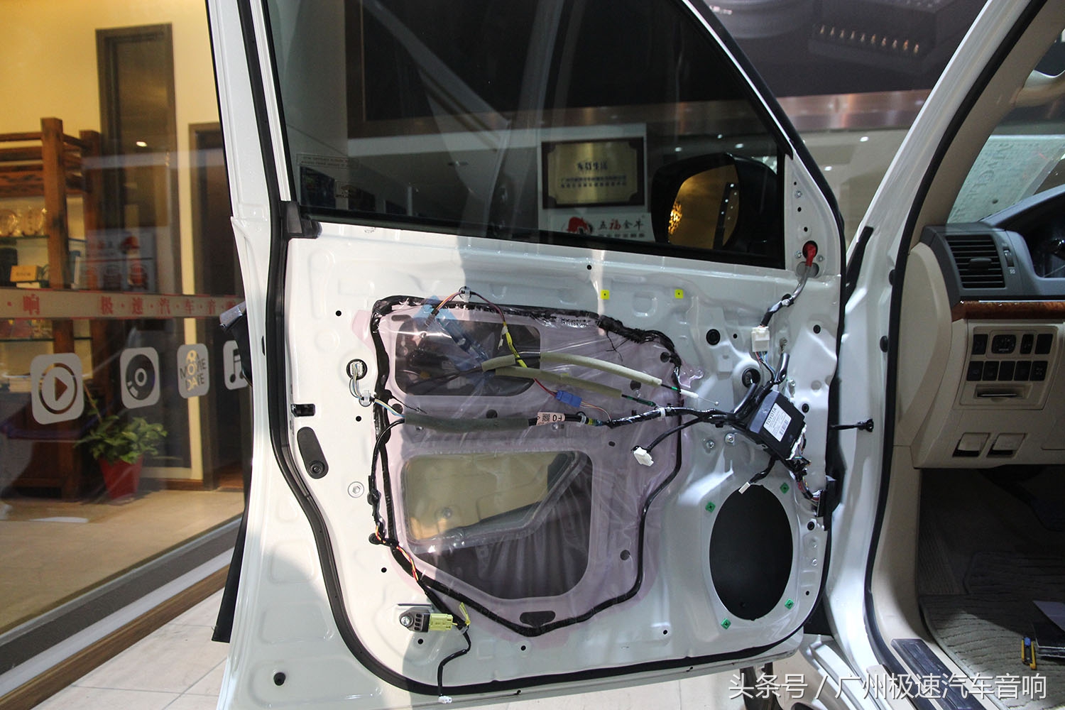 理智的征服越野三兄弟：老大哥兰德酷路泽，享受音响的魅力