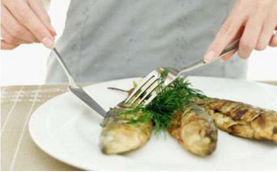 皮肤病患者能吃牛羊肉吗,皮肤病的人可以吃鱼吗