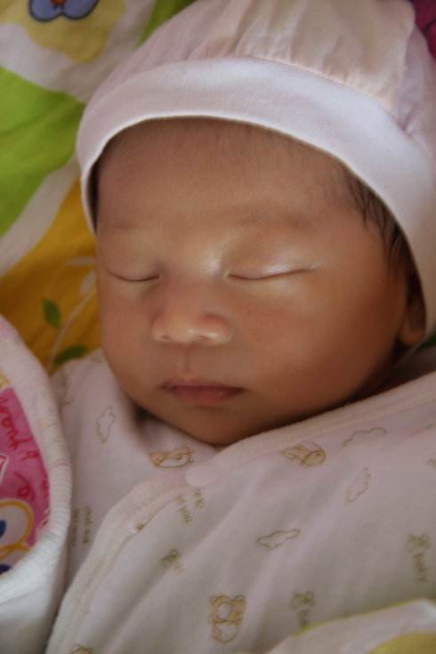 宝宝黄疸12.2需要停母乳吗,宝宝黄疸11.9医生打了预防针