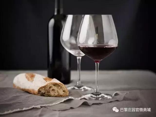 如何挑选一款合适的葡萄酒杯,葡萄酒杯怎么选择容量