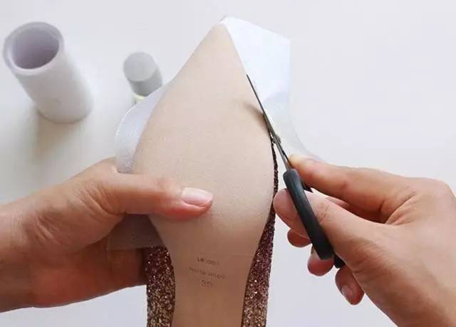 磨后跟鞋底怎么解决,什么鞋底最耐磨耐穿