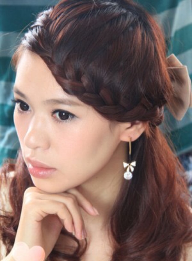 碎发太多怎么扎好看,碎发太多怎么办扎完炸毛