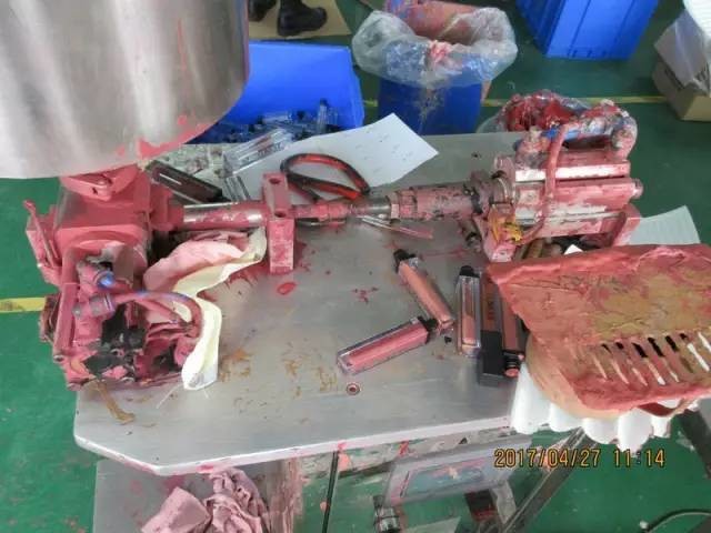 你辛辛苦苦代购的资生、倩碧等化妆品，或许来自小作坊