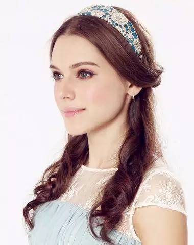 碎发太多怎么扎好看,碎发太多怎么办扎完炸毛