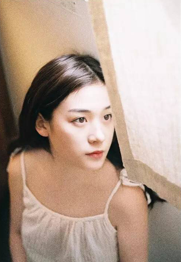 模特面部表情和动作,模特摆姿僵硬怎么拍摄