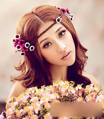 碎发太多怎么扎好看,碎发太多怎么办扎完炸毛