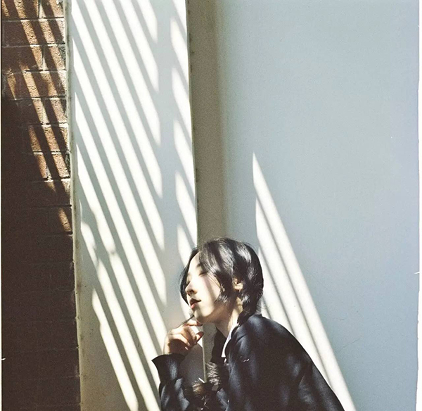 模特面部表情和动作,模特摆姿僵硬怎么拍摄