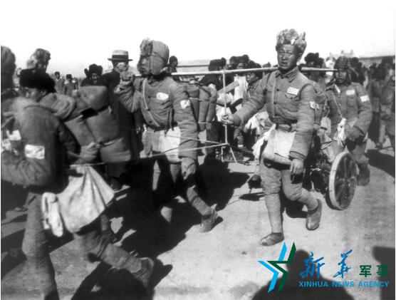 方大曾拍摄图片,方大曾在绥远前线采访时的留影