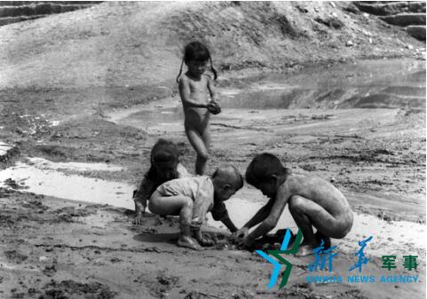 方大曾拍摄图片,方大曾在绥远前线采访时的留影