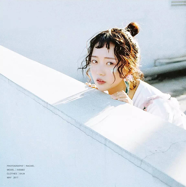 模特面部表情和动作,模特摆姿僵硬怎么拍摄