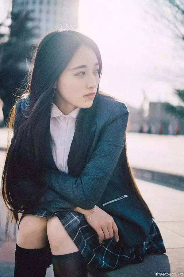 模特面部表情和动作,模特摆姿僵硬怎么拍摄