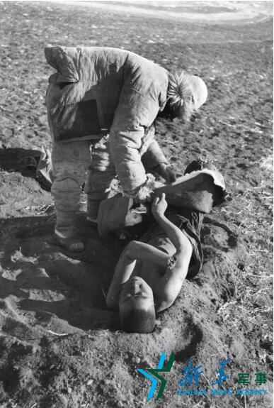 方大曾拍摄图片,方大曾在绥远前线采访时的留影