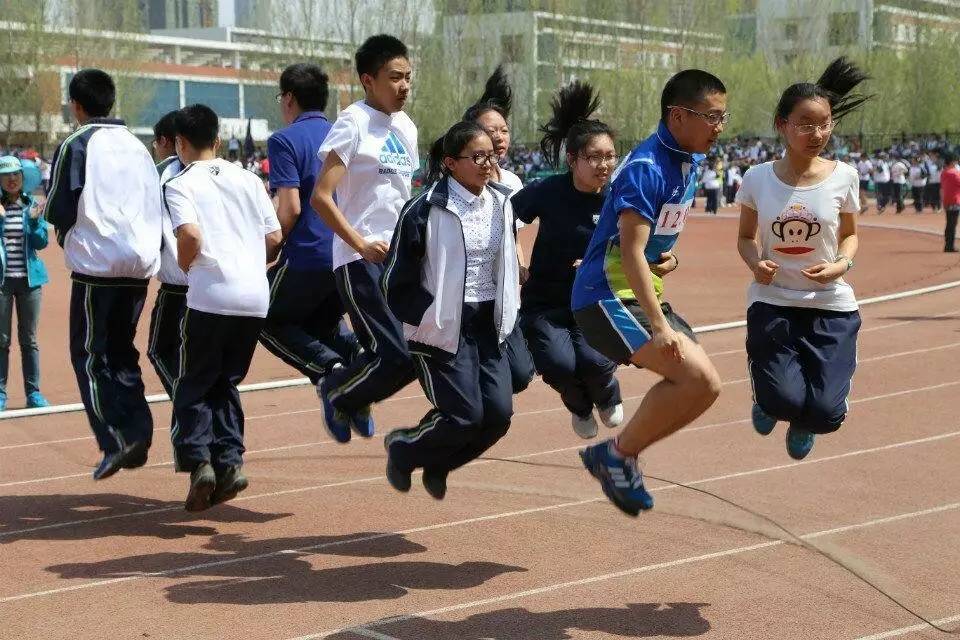 平均645分和600.34分！哈三中这俩学霸班全省创纪录！看看人家咋学的……